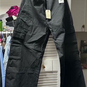 Women’s Levi’s Black Cargo Pants